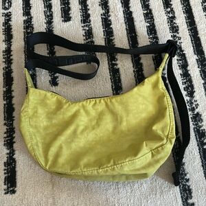 NWOT baggu small crescent in lemongrass